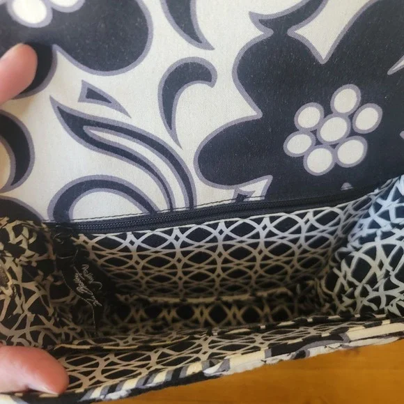 Vera Bradley Crossbody Bag Floral Quilted Black White Purse - Picture 3 of 4
